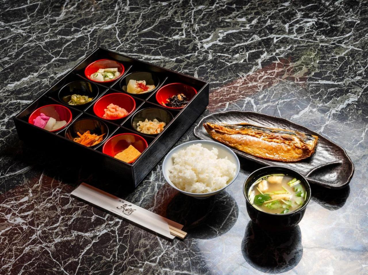 Apa Hotel Tsukiji Ekiminami Tokyo Bagian luar foto